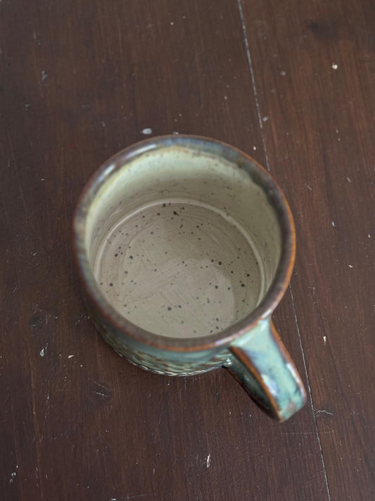 Mug with flowers and leaves