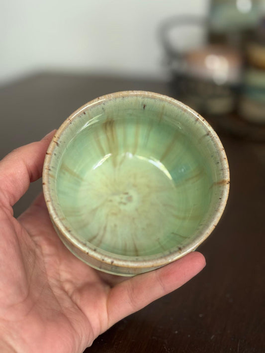 Green bowl with leaves