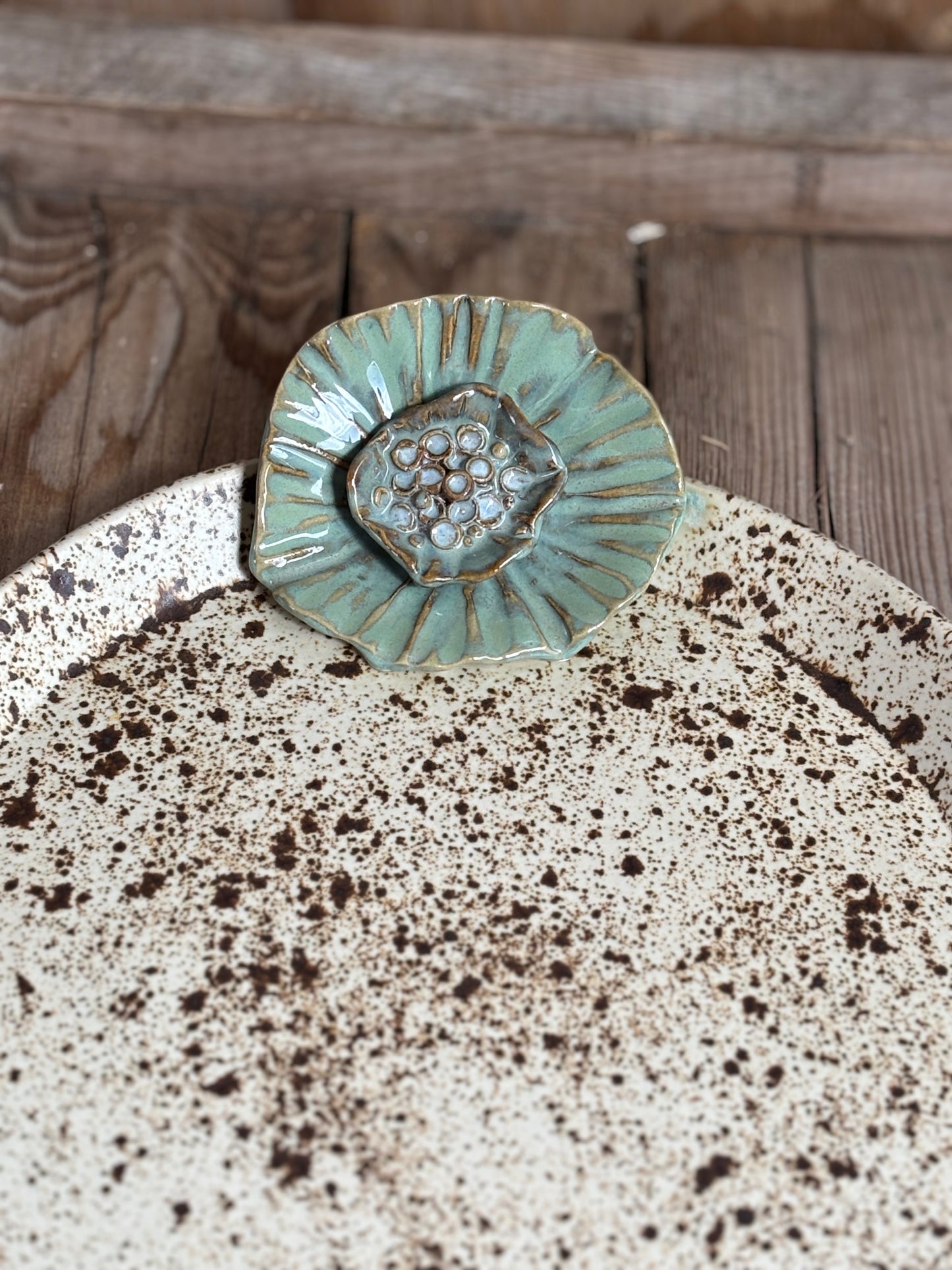 Turqoise Flower Beige Speckled Plate - AnnaPoloDesign