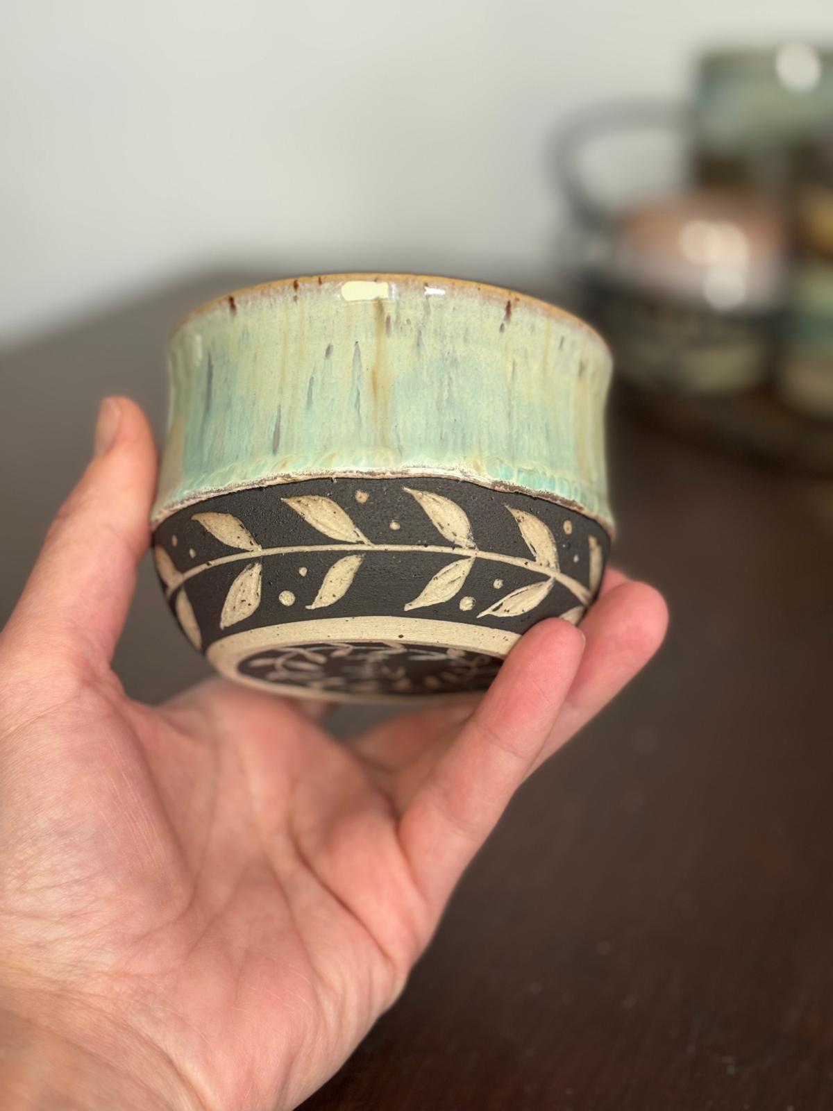 Green bowl with leaves