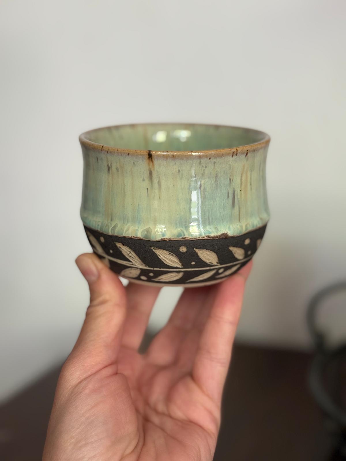 Green bowl with leaves