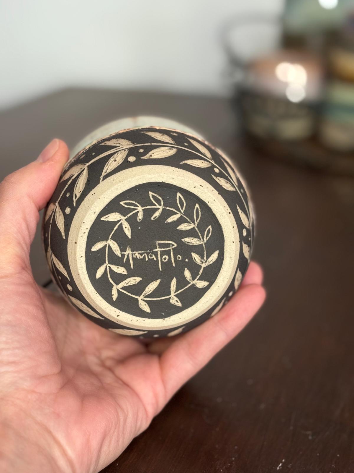 Green bowl with leaves